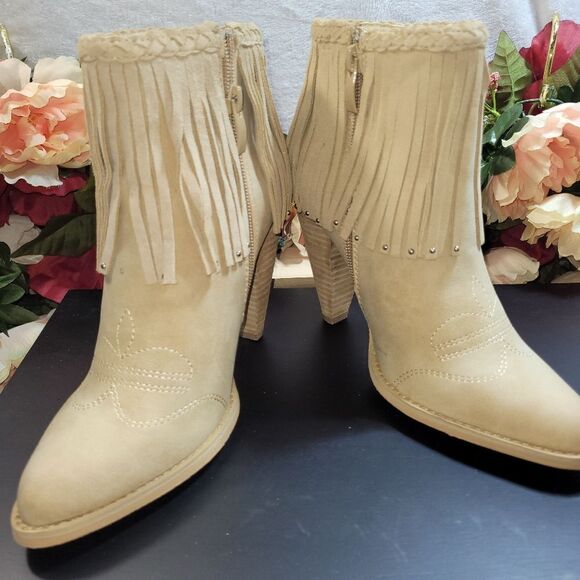 NIB Very Volatile Shakee Ankle Bootie - Picture 5 of 11